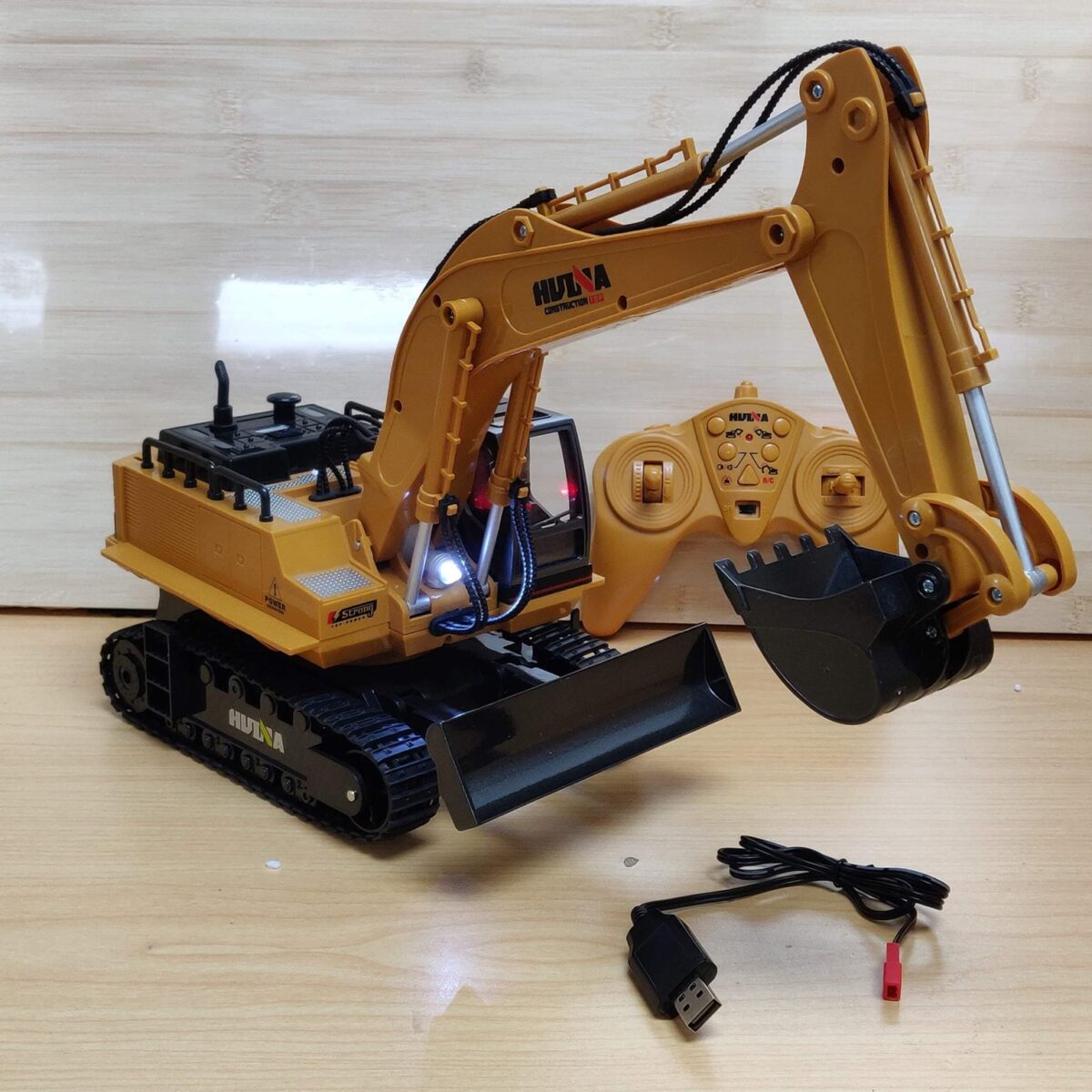 Remote Control Digger (1:16)