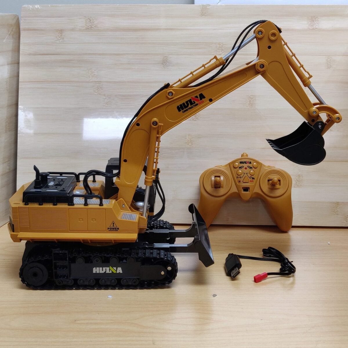 Remote Control Digger (1:16) - Image 2