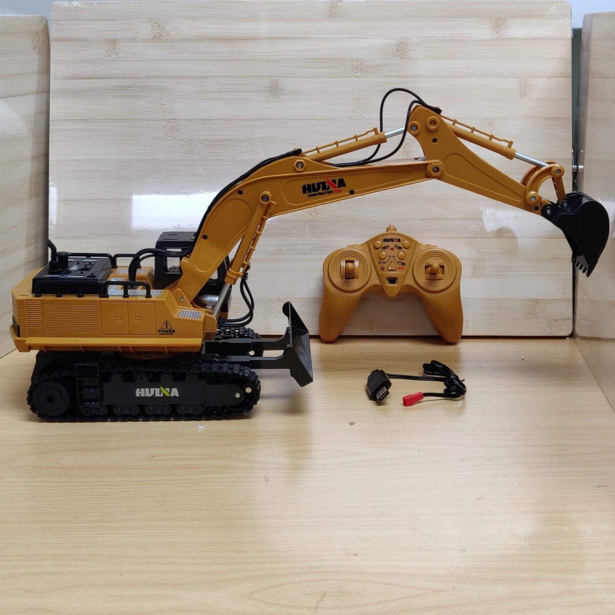 Remote Control Digger (1:16) - Image 3
