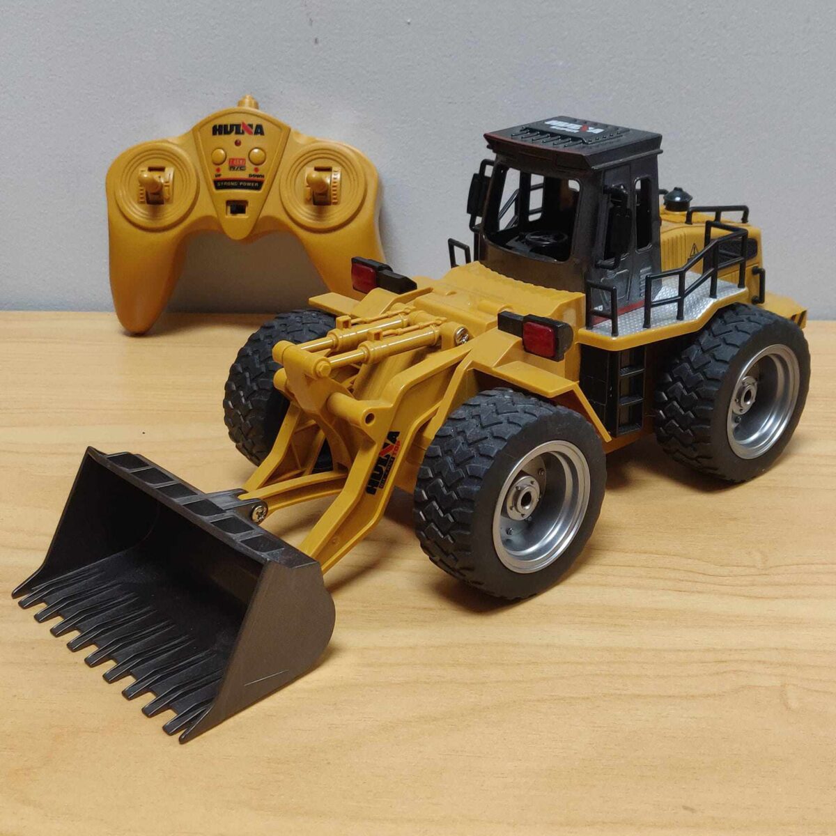 RC bulldozer loader truck - Image 4