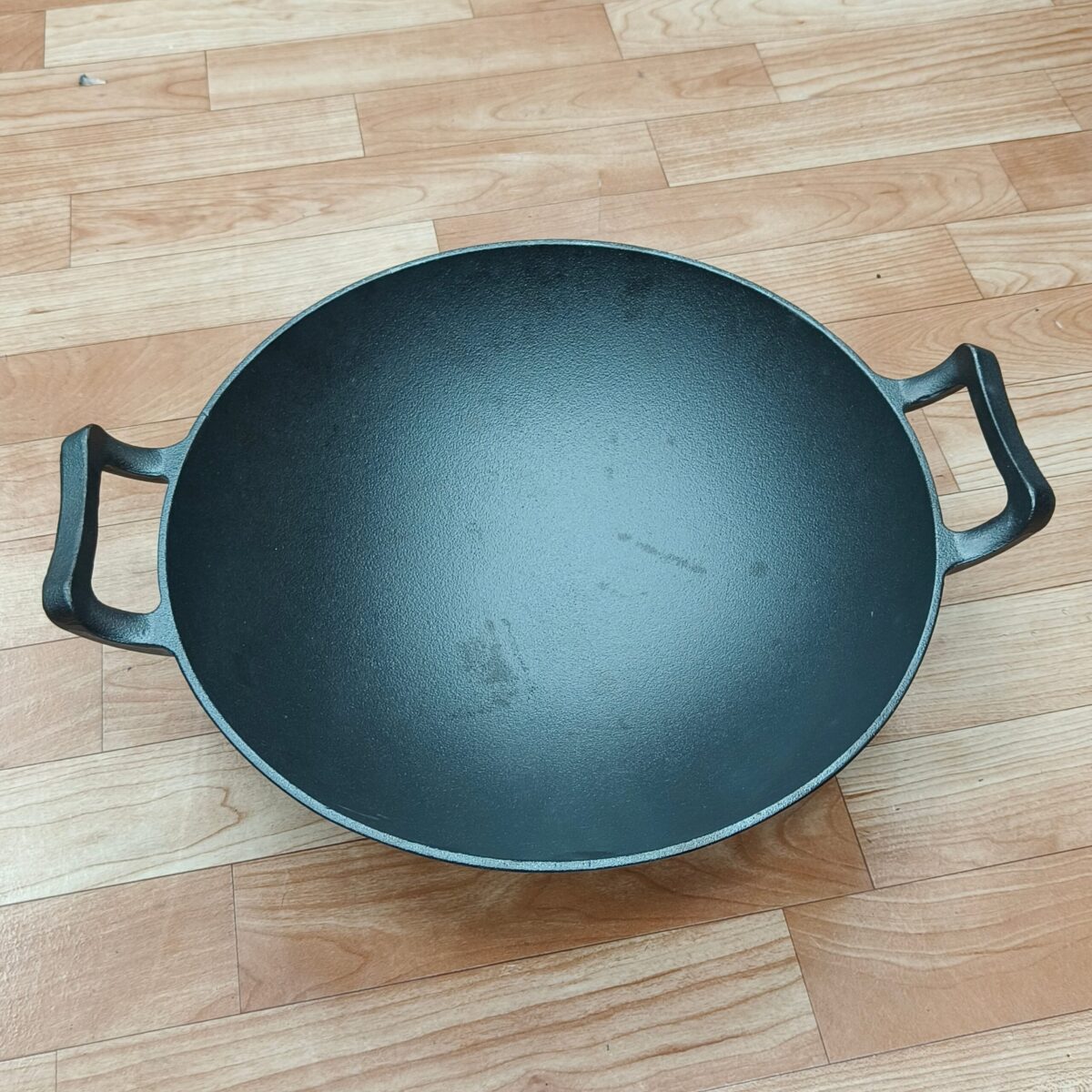 Cast Iron Wok (36cm) - Image 2