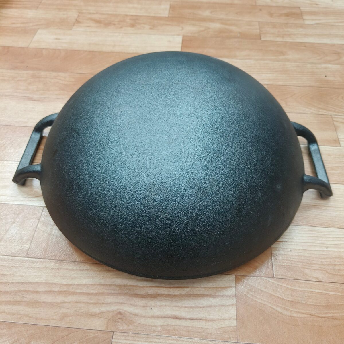 Cast Iron Wok (36cm) - Image 4