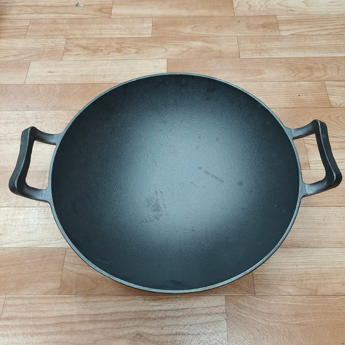 Cast Iron Wok (36cm) - Image 6