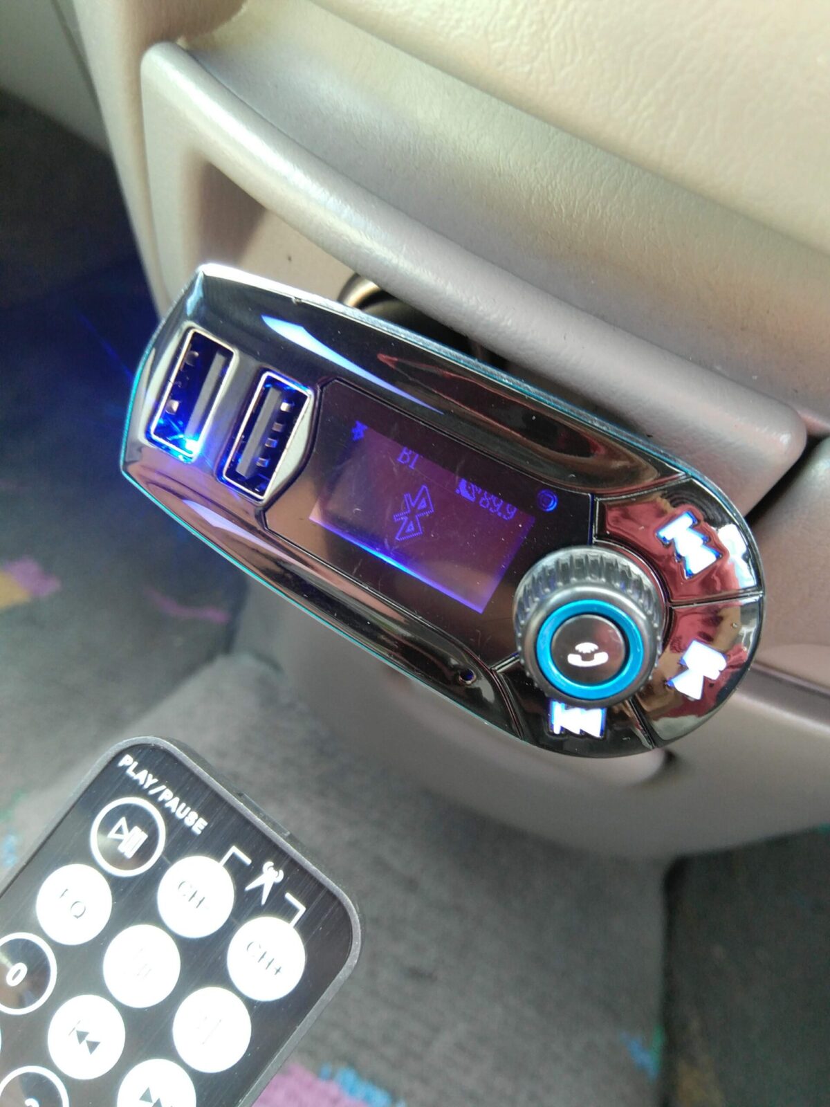 Bluetooth FM Transmitter - Image 3