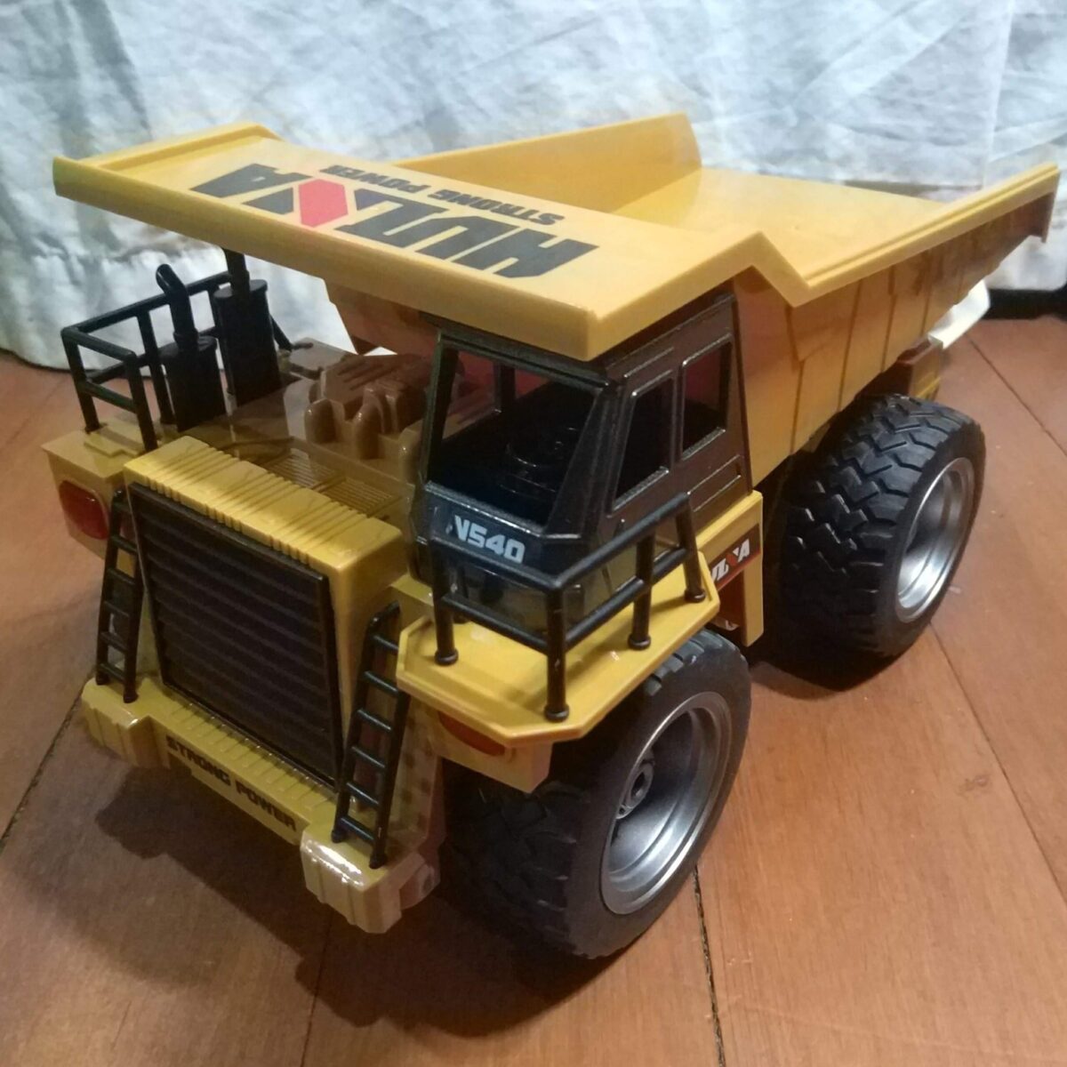 Dump truck