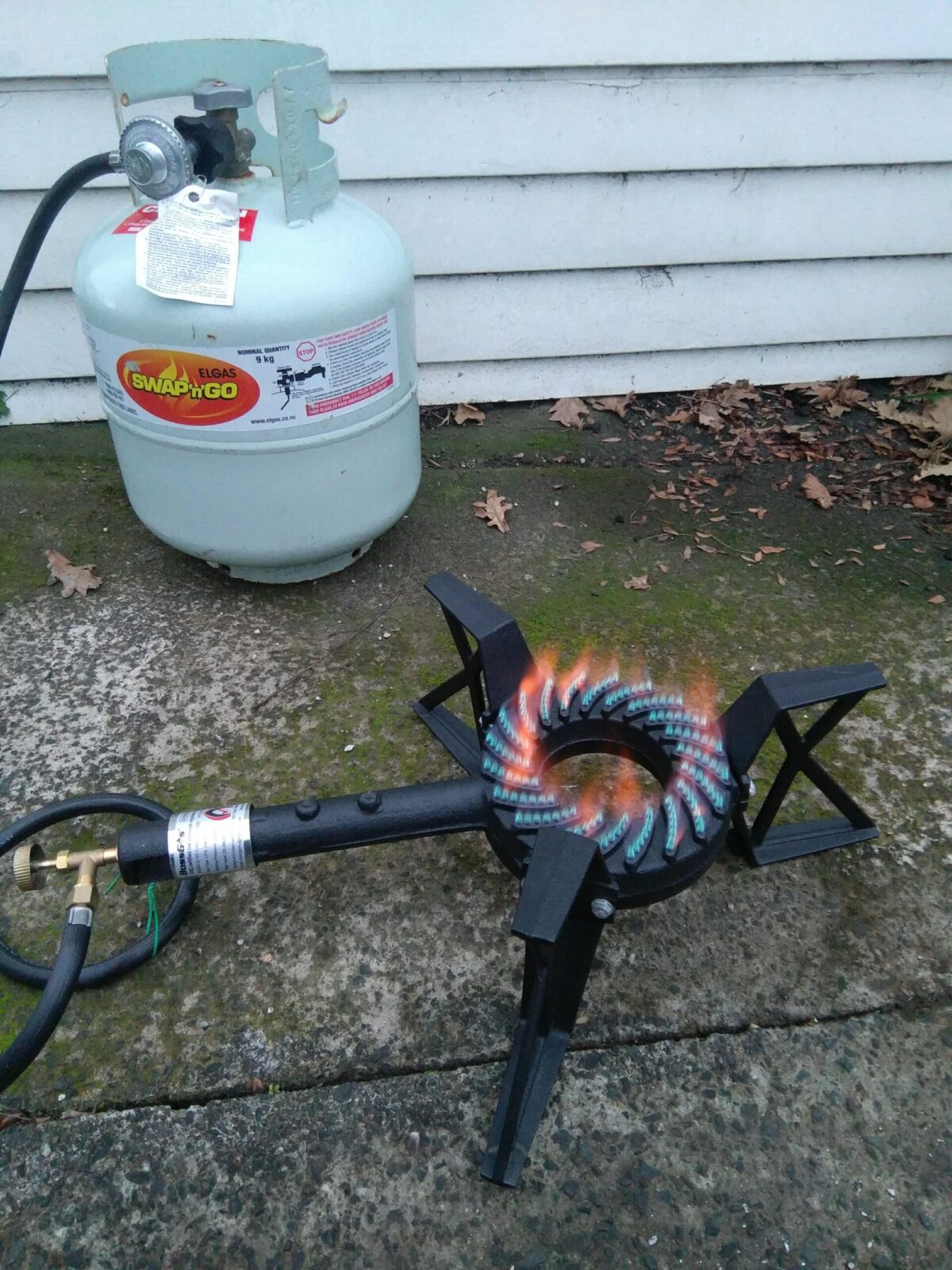Tri-leg Cast Iron Gas Cooker - Image 5