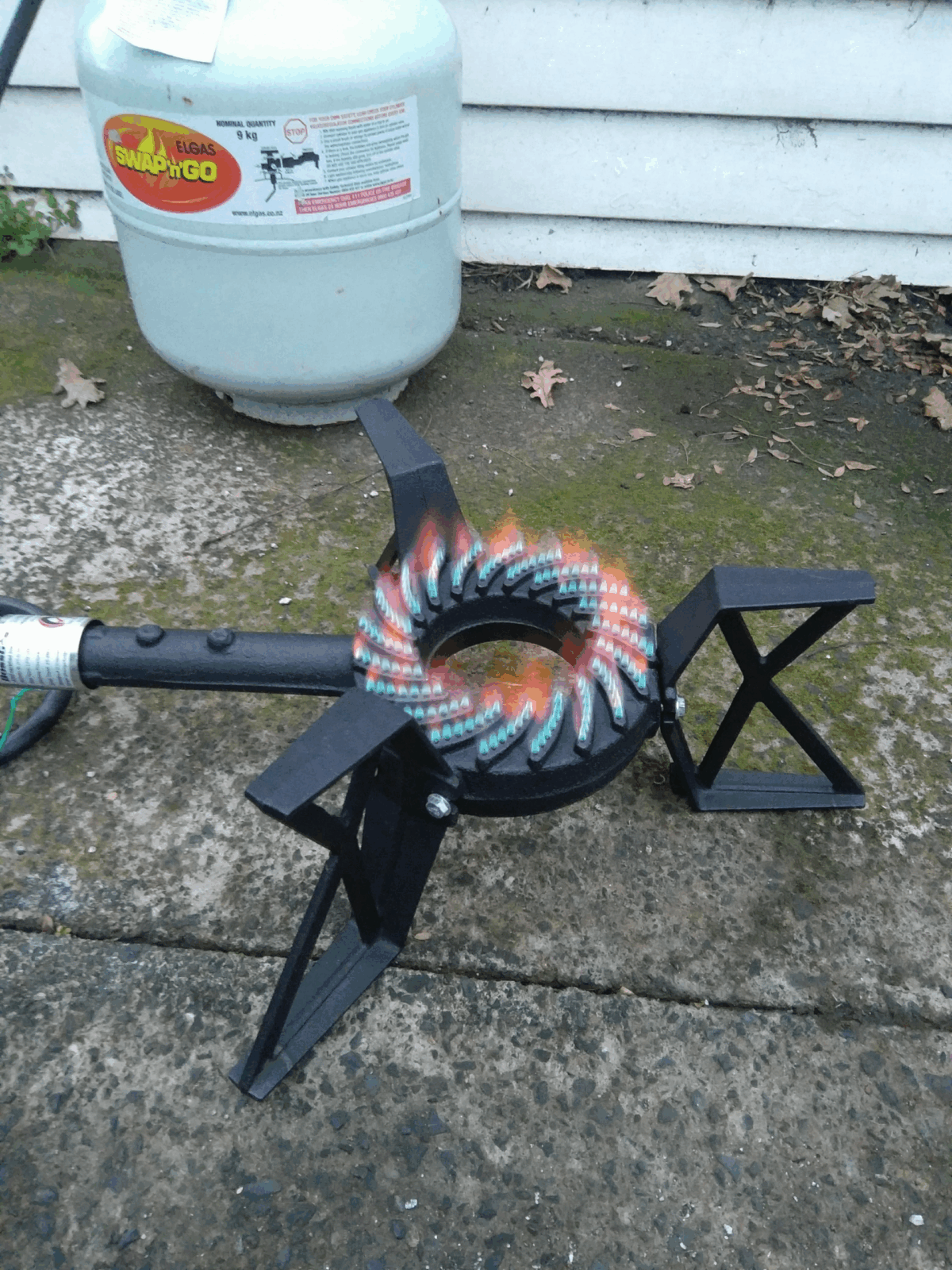 Tri-leg Cast Iron Gas Cooker - Image 6