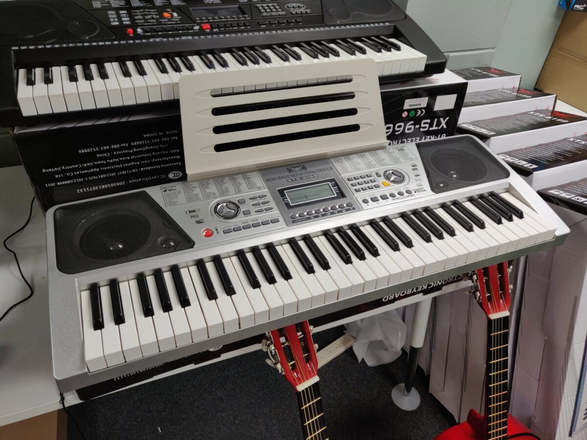Keyboard 61 keys with Speakers - Image 2