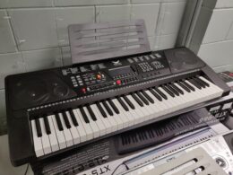 Professional Keyboard 61 keys with Speakers