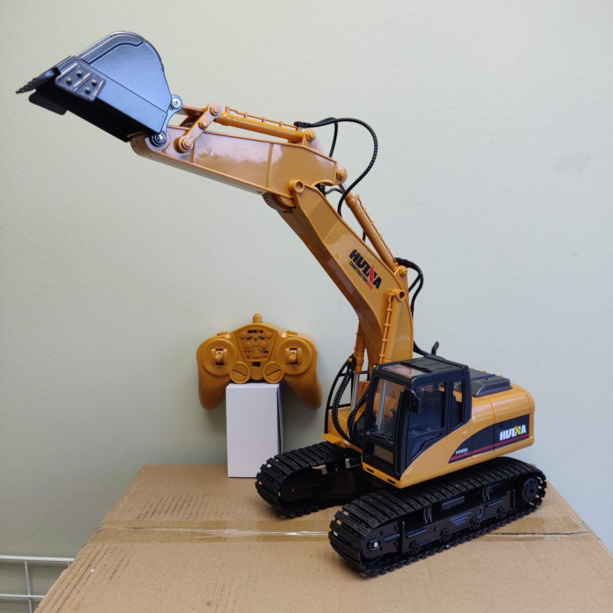 Remote control digger (1:14) - Image 3