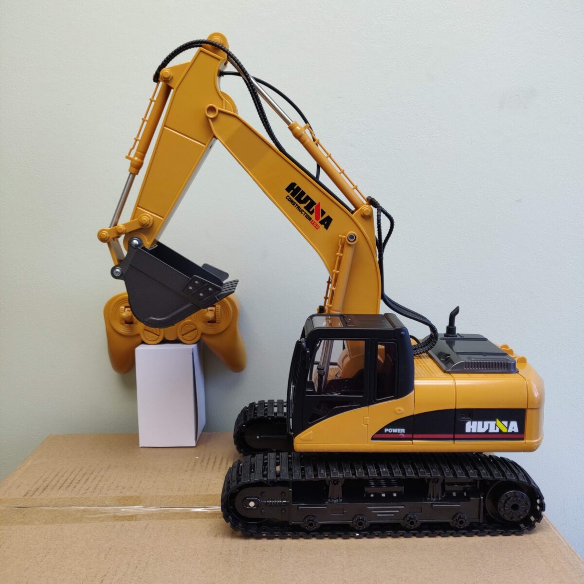 Remote control digger (1:14) - Image 4