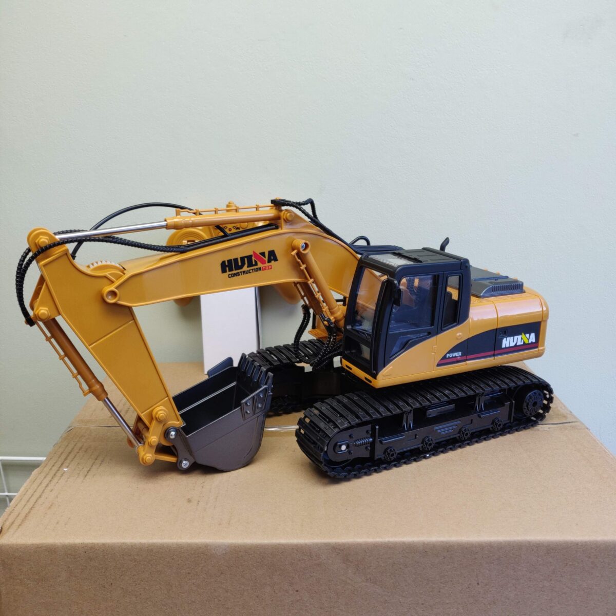 Remote control digger (1:14) - Image 5