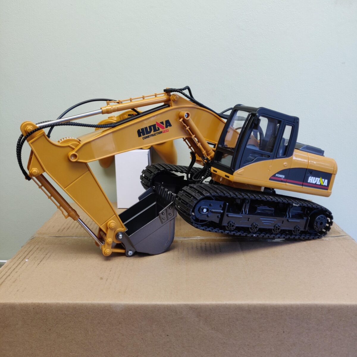 Remote control digger (1:14) - Image 6