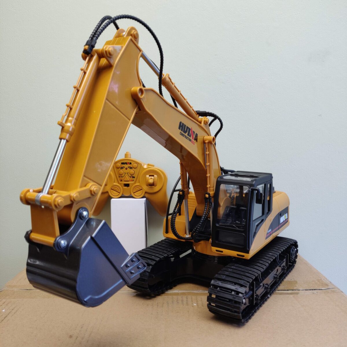 Remote control digger (1:14) - Image 7