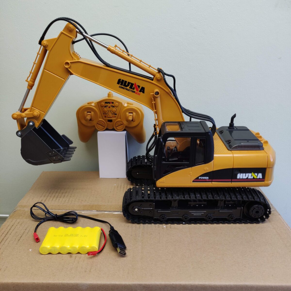 Remote control digger (1:14) - Image 8