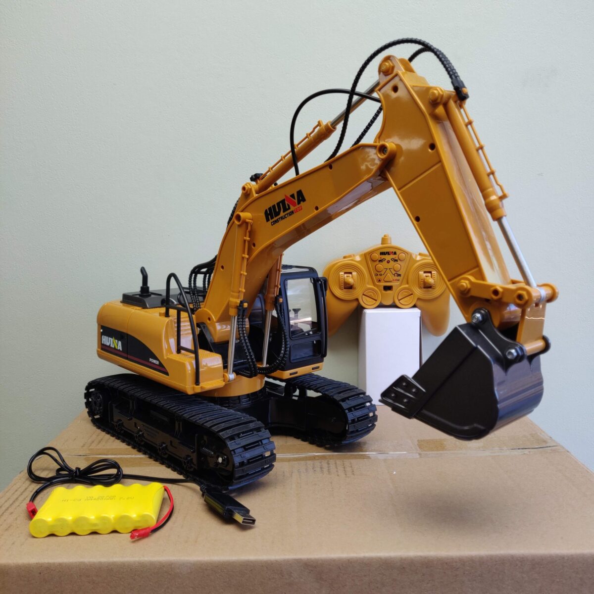 Remote control digger (1:14) - Image 9