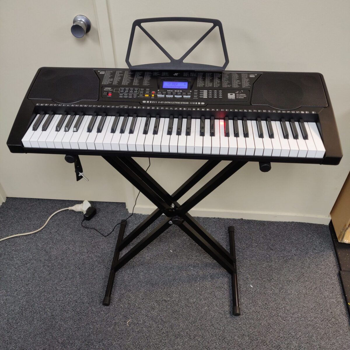 Keyboard Piano 61 Keys with lights - Image 3
