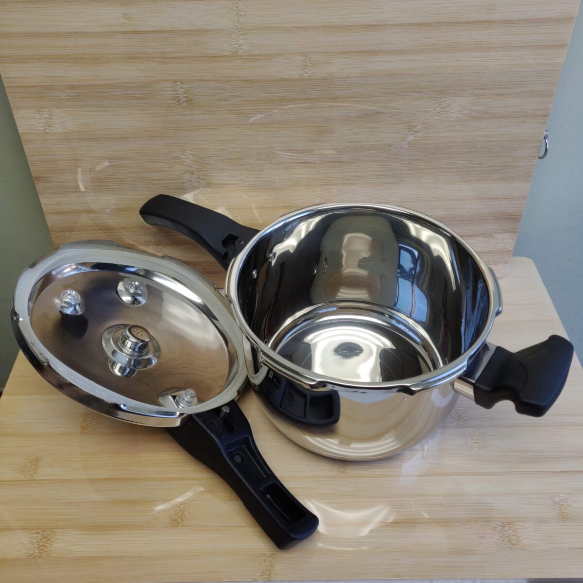 Pressure Cooker 6L (24cm) - Image 2