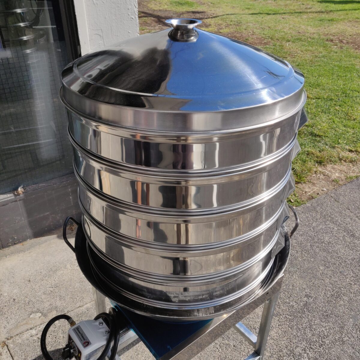 5 Tier Steamer Hangi Cooker with Wok base (47cm) - Image 4