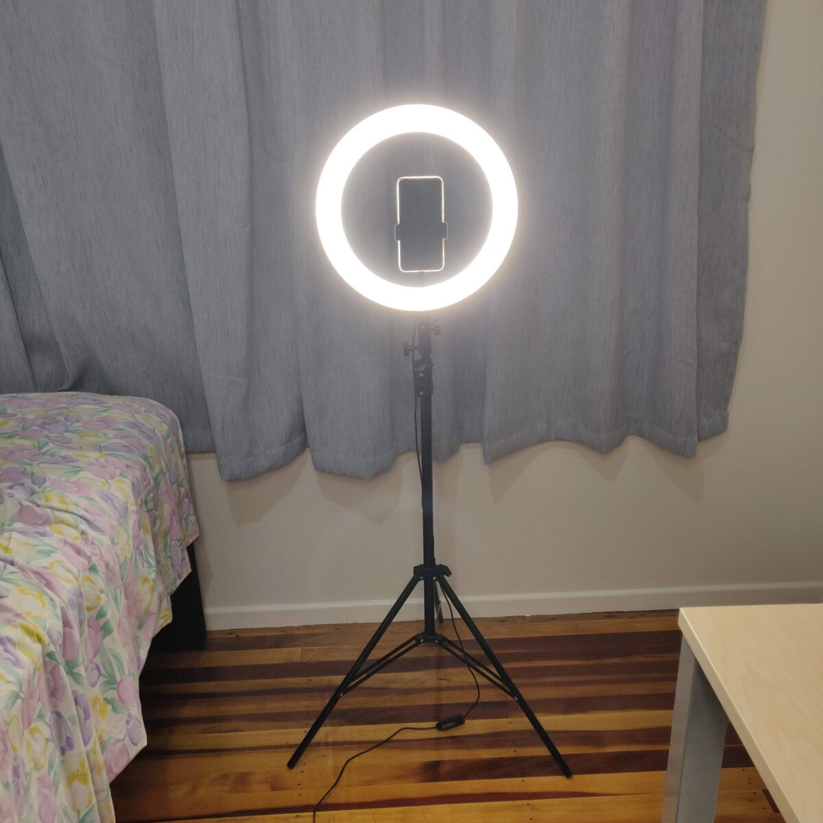 Ring light with tripod stand - Image 12