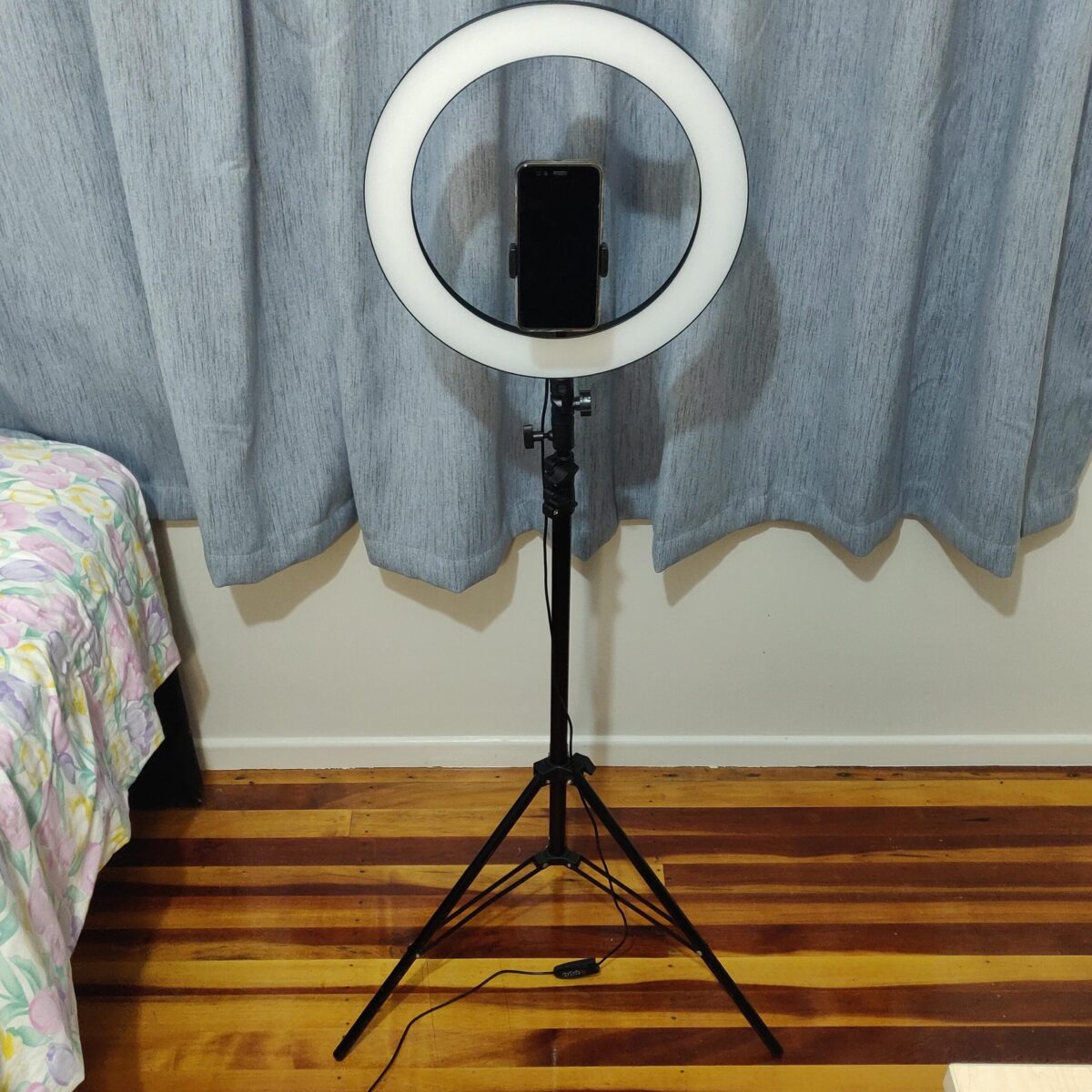 Ring light with tripod stand