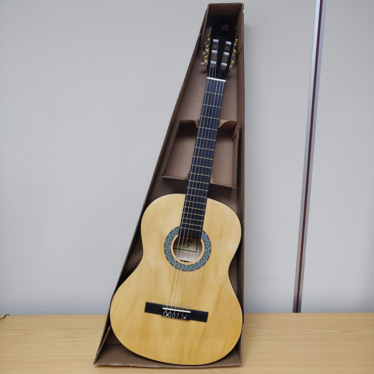 38 inches classical guitar - Image 4