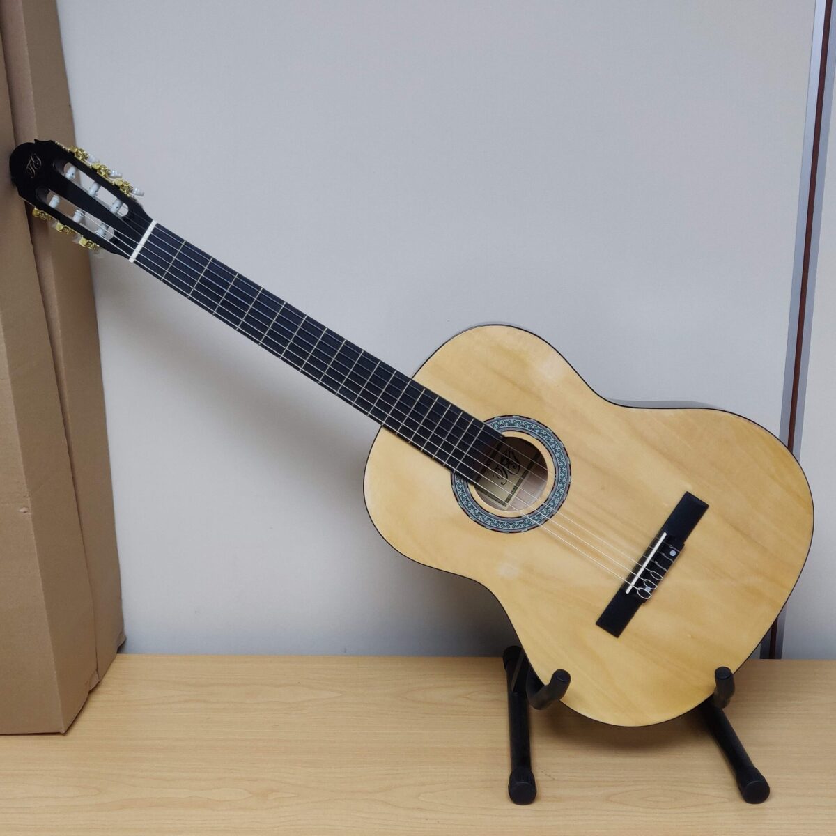 38 inches classical guitar - Image 12