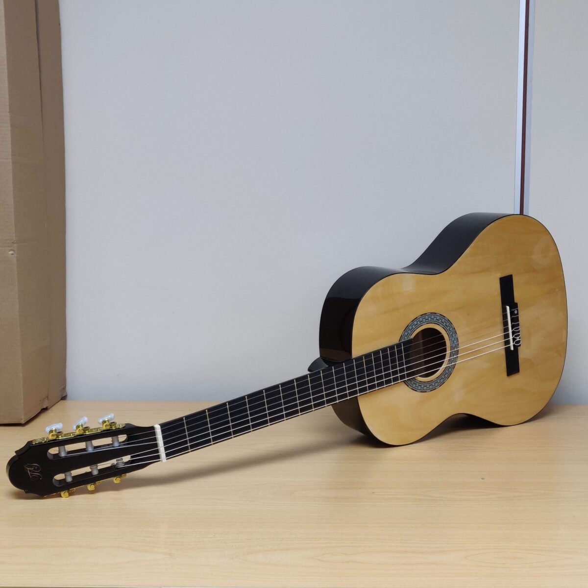 38 inches classical guitar - Image 13