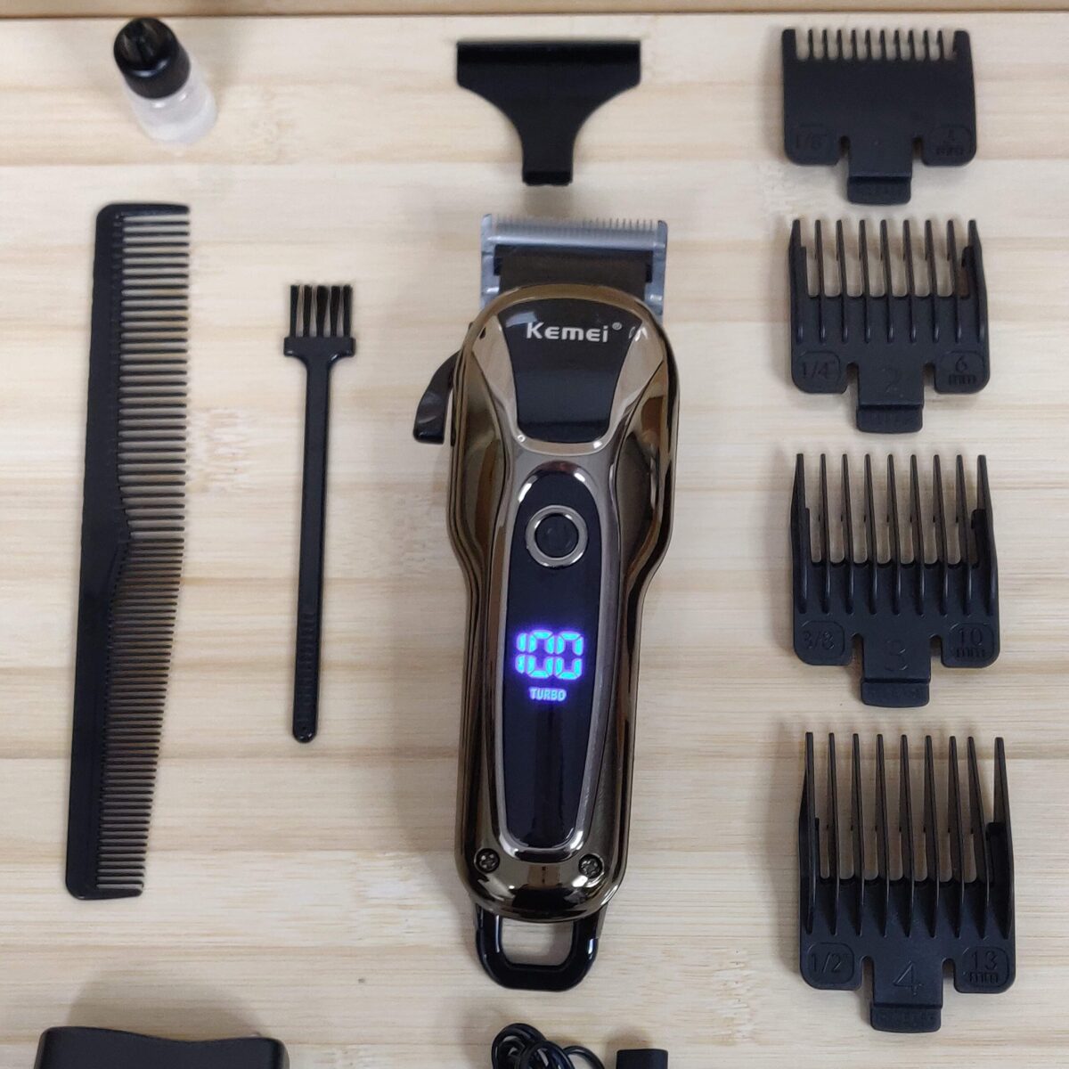 Cordless hair clippers with digital display