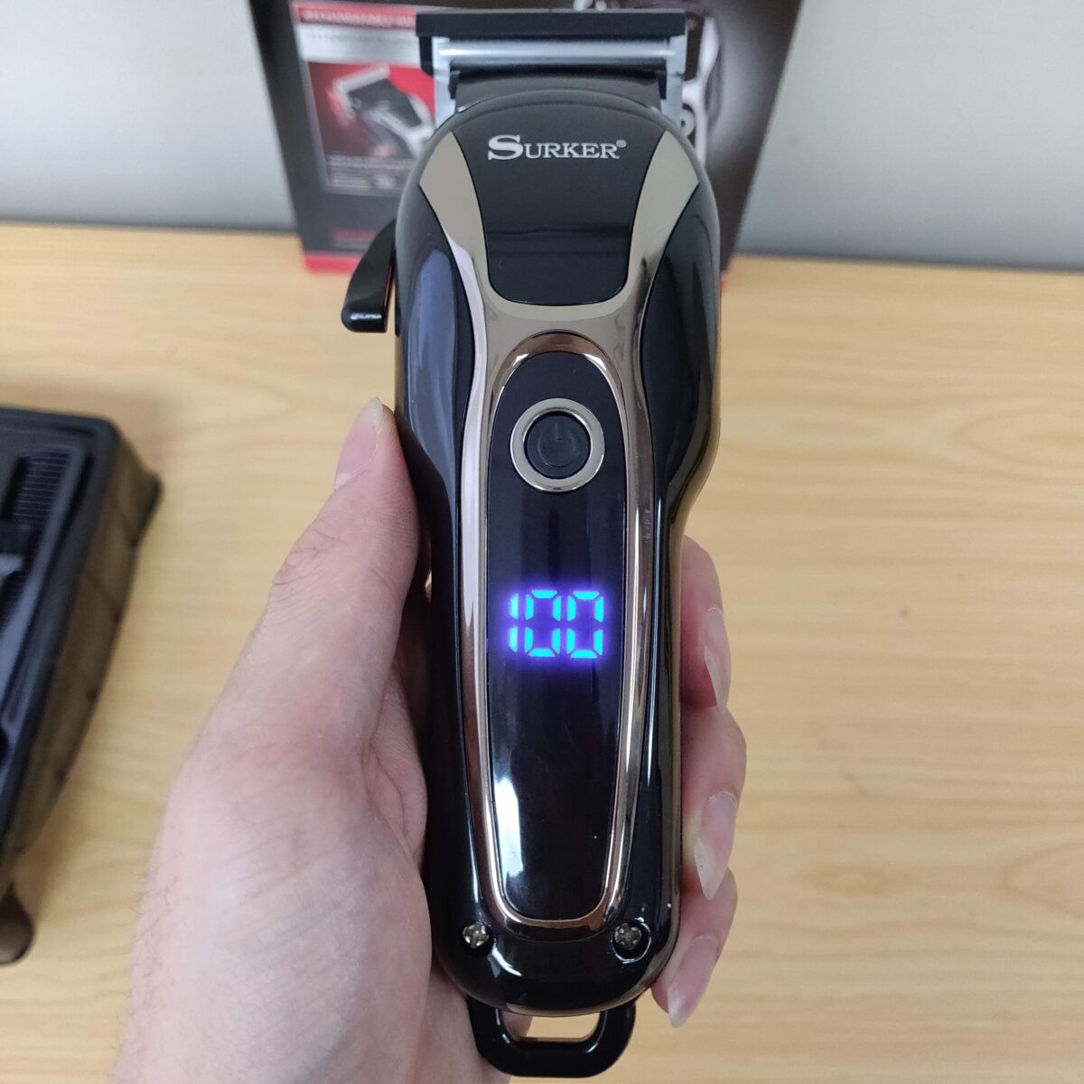 Cordless hair clippers with digital display - Image 3