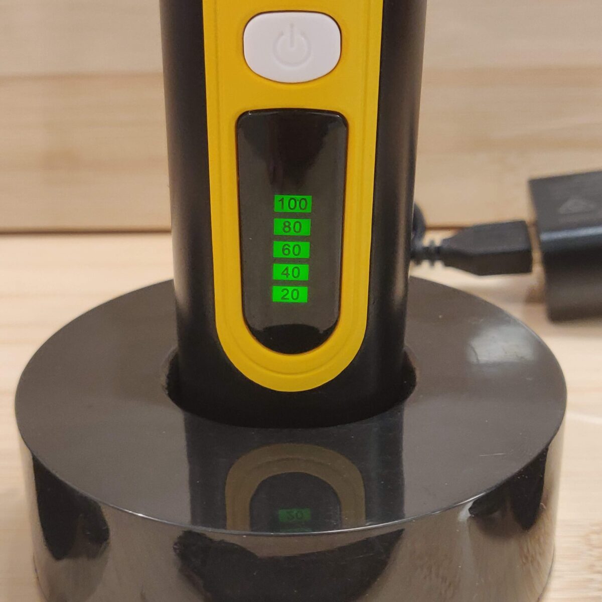 Cordless hair clippers with stand - Image 2
