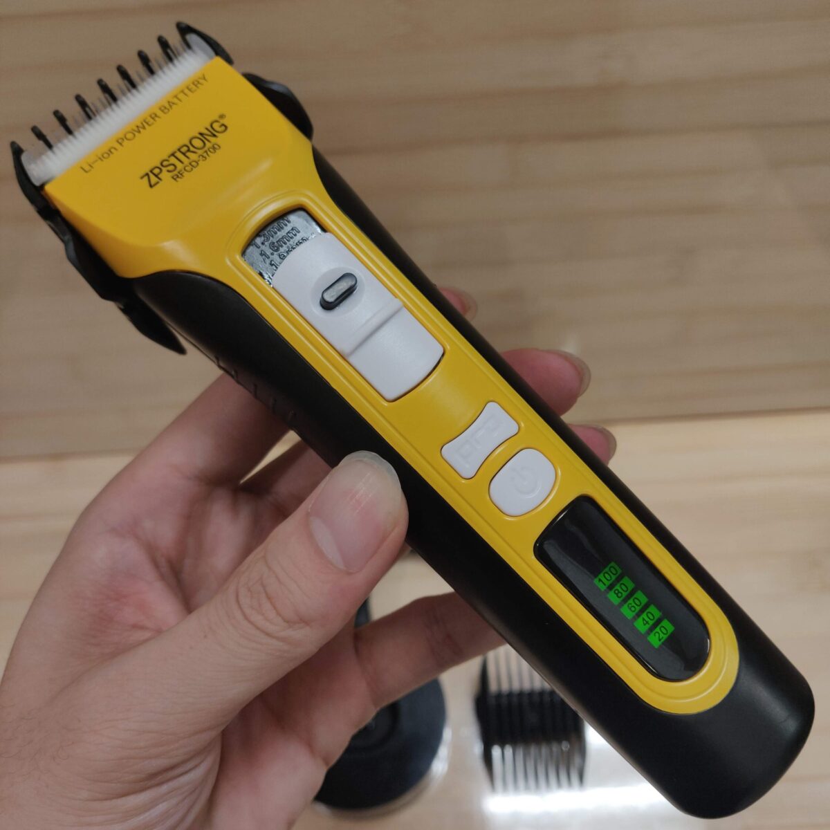 Cordless hair clippers with stand - Image 5