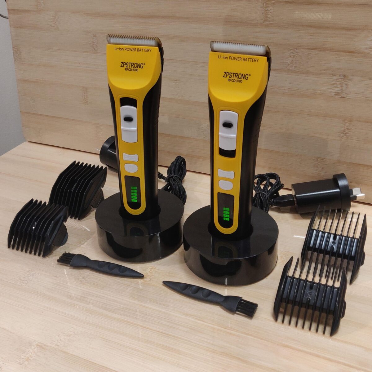Cordless hair clippers with stand - Image 10