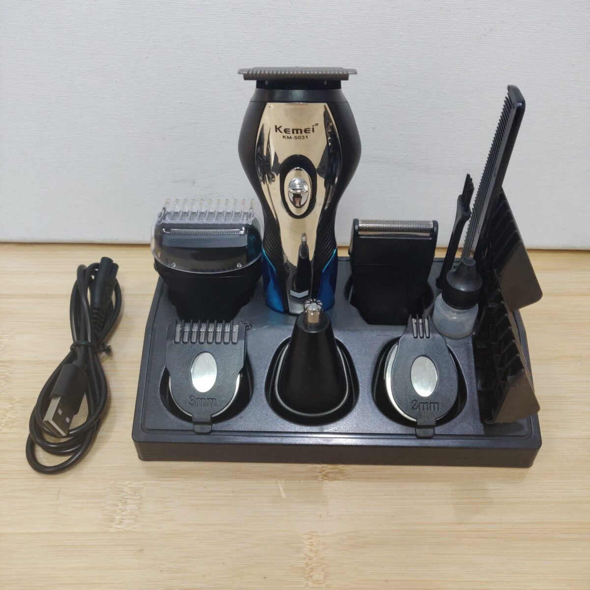 Hair clippers with shaver and trimmer - Image 2