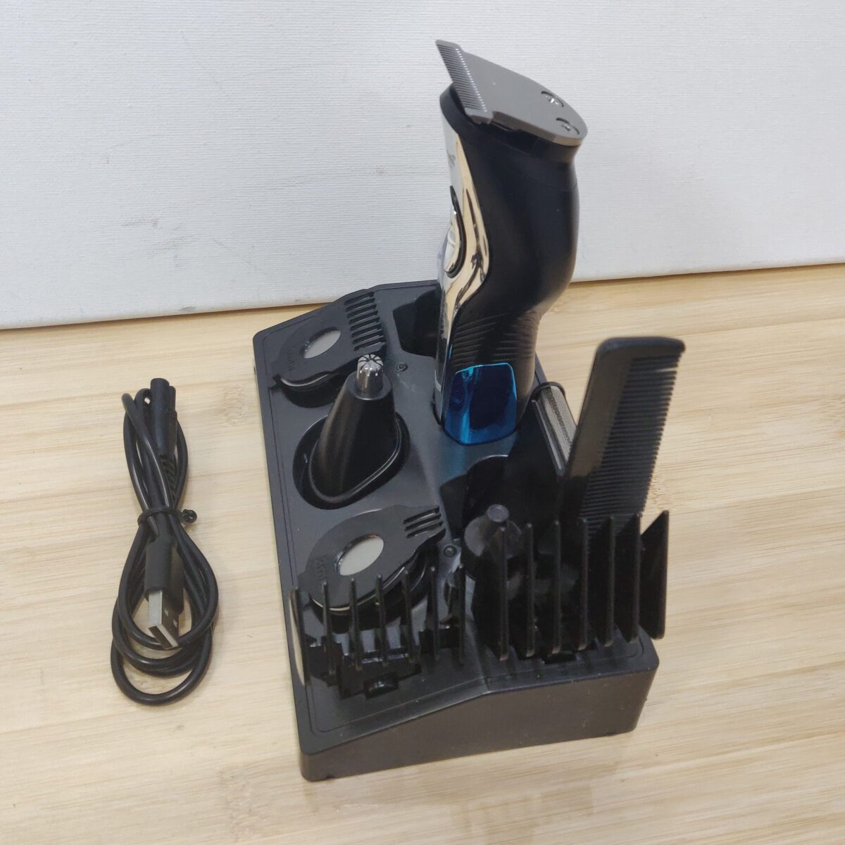 Hair clippers with shaver and trimmer - Image 3