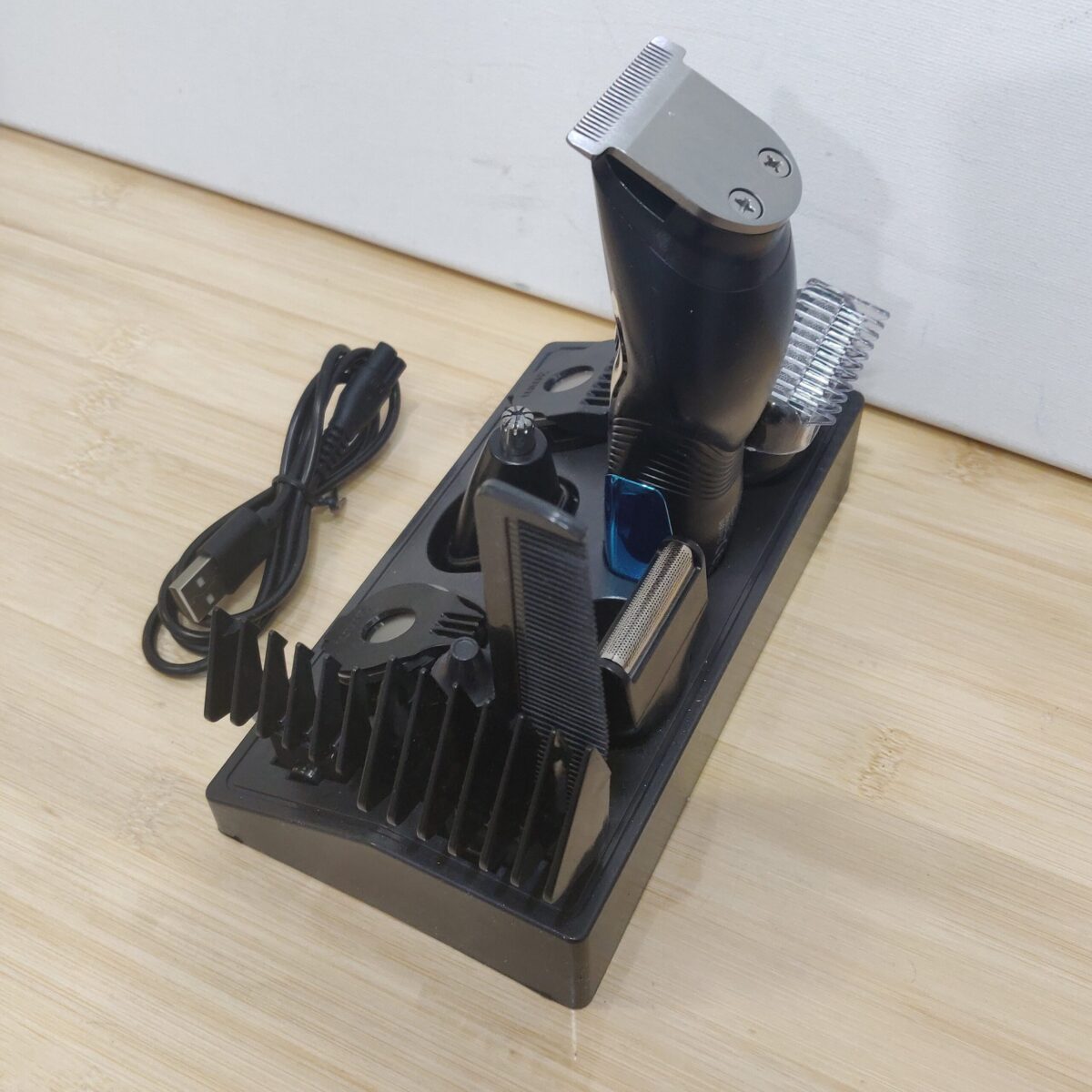 Hair clippers with shaver and trimmer - Image 6