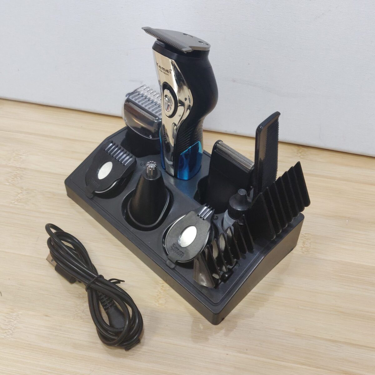 Hair clippers with shaver and trimmer - Image 8