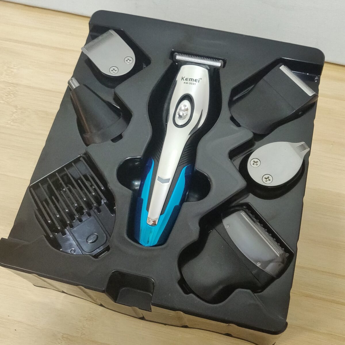 Hair clippers with shaver and trimmer - Image 12