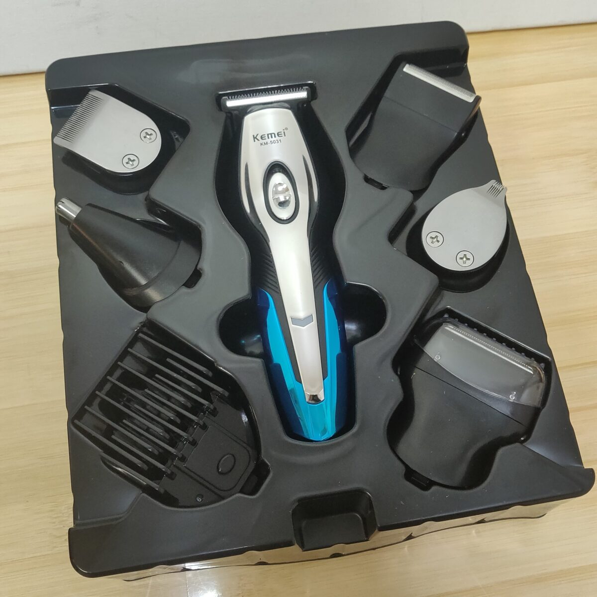 Hair clippers with shaver and trimmer - Image 13