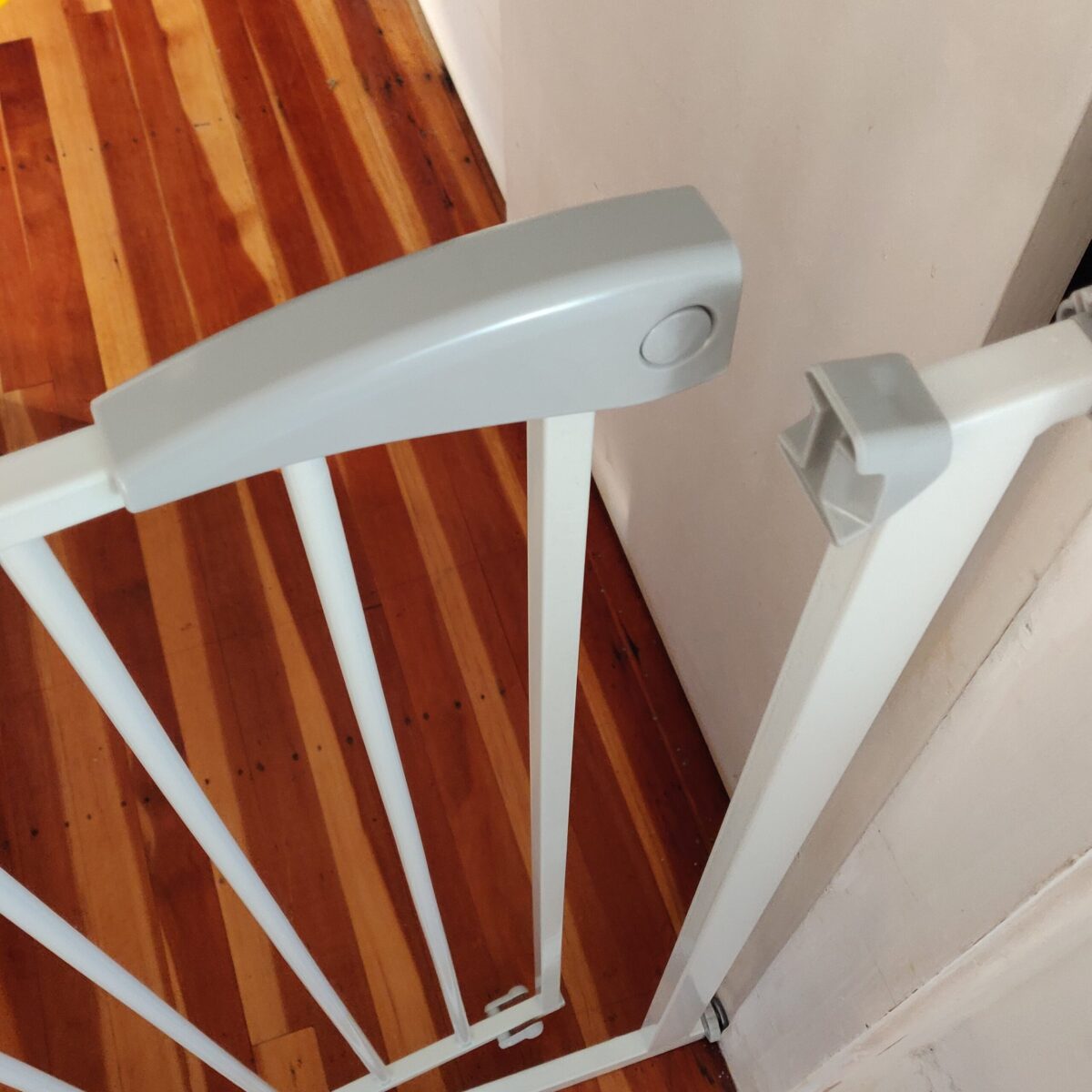 Baby gate (900mm) - Image 8
