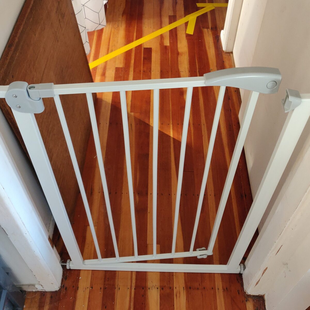 Baby gate (900mm) - Image 6