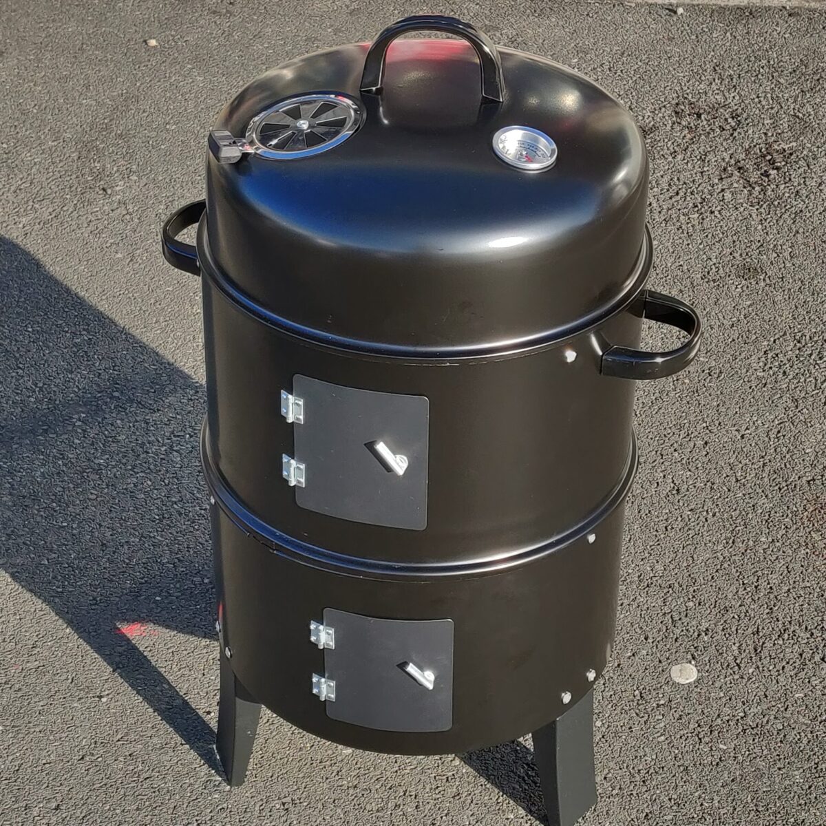 BBQ charcoal smoker grill