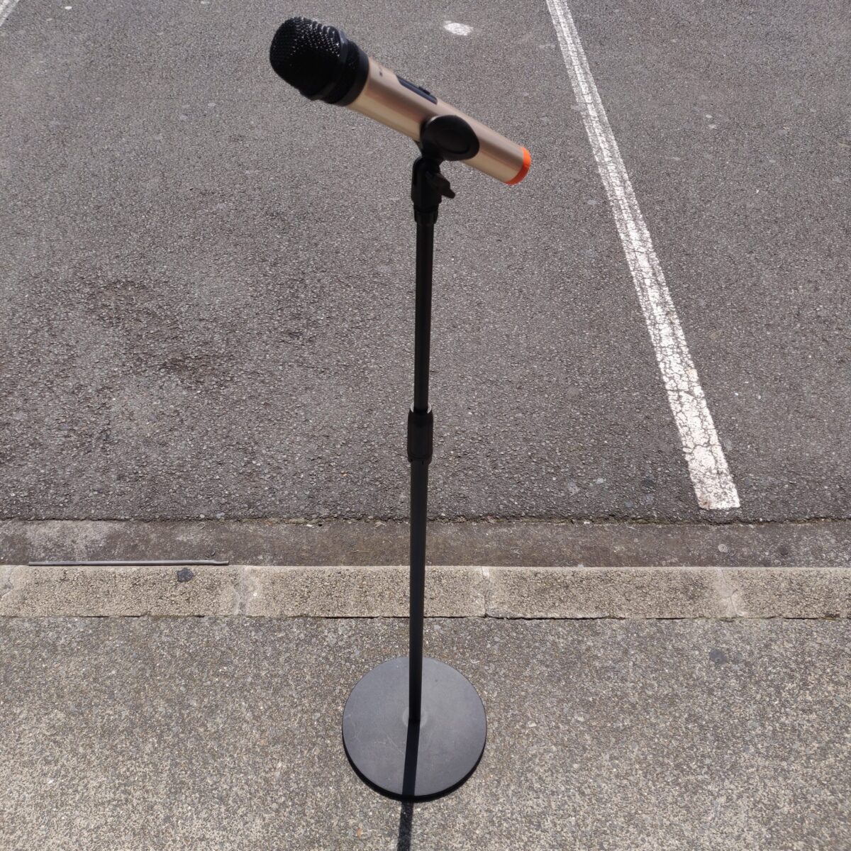 Microphone stand