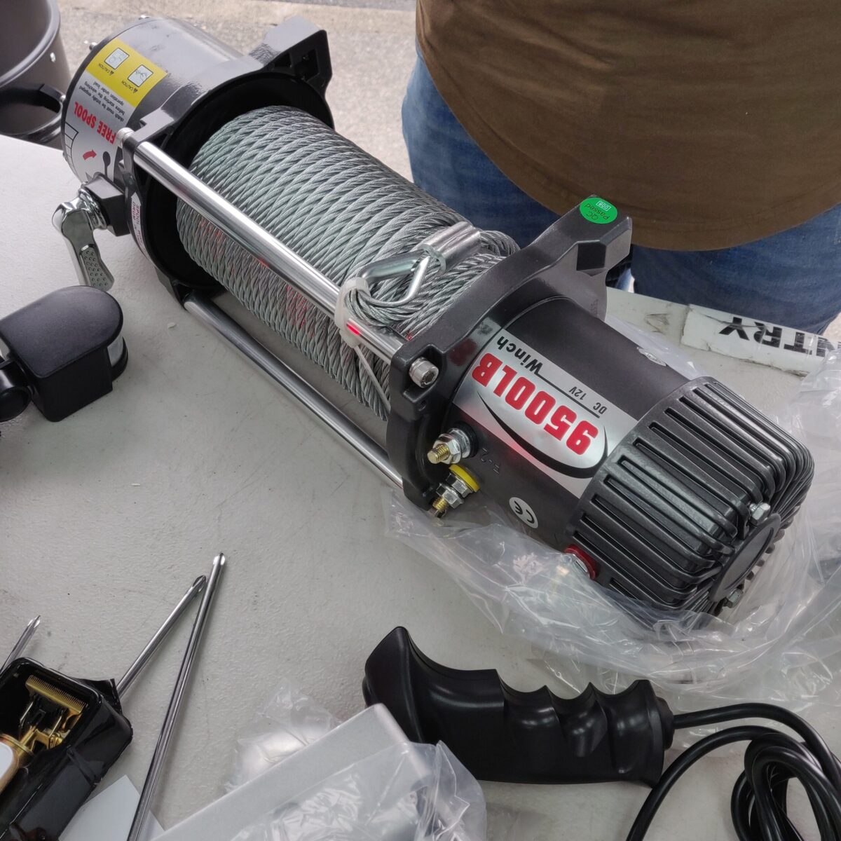 Electric winch 4tonnes 9500pounds - Image 2