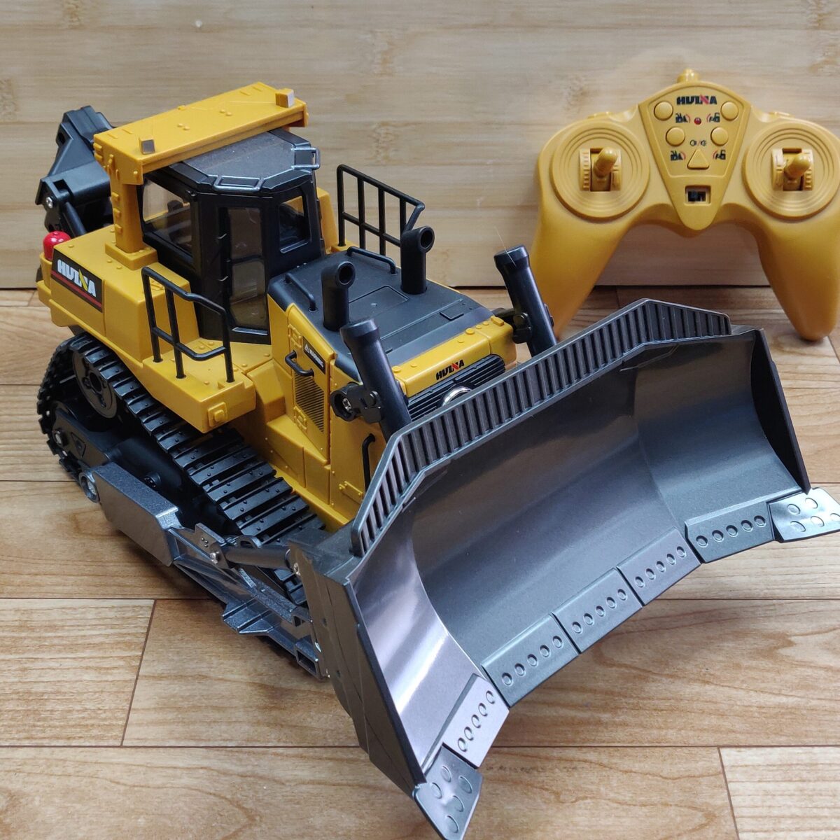 Remote control Bulldozer - Image 2