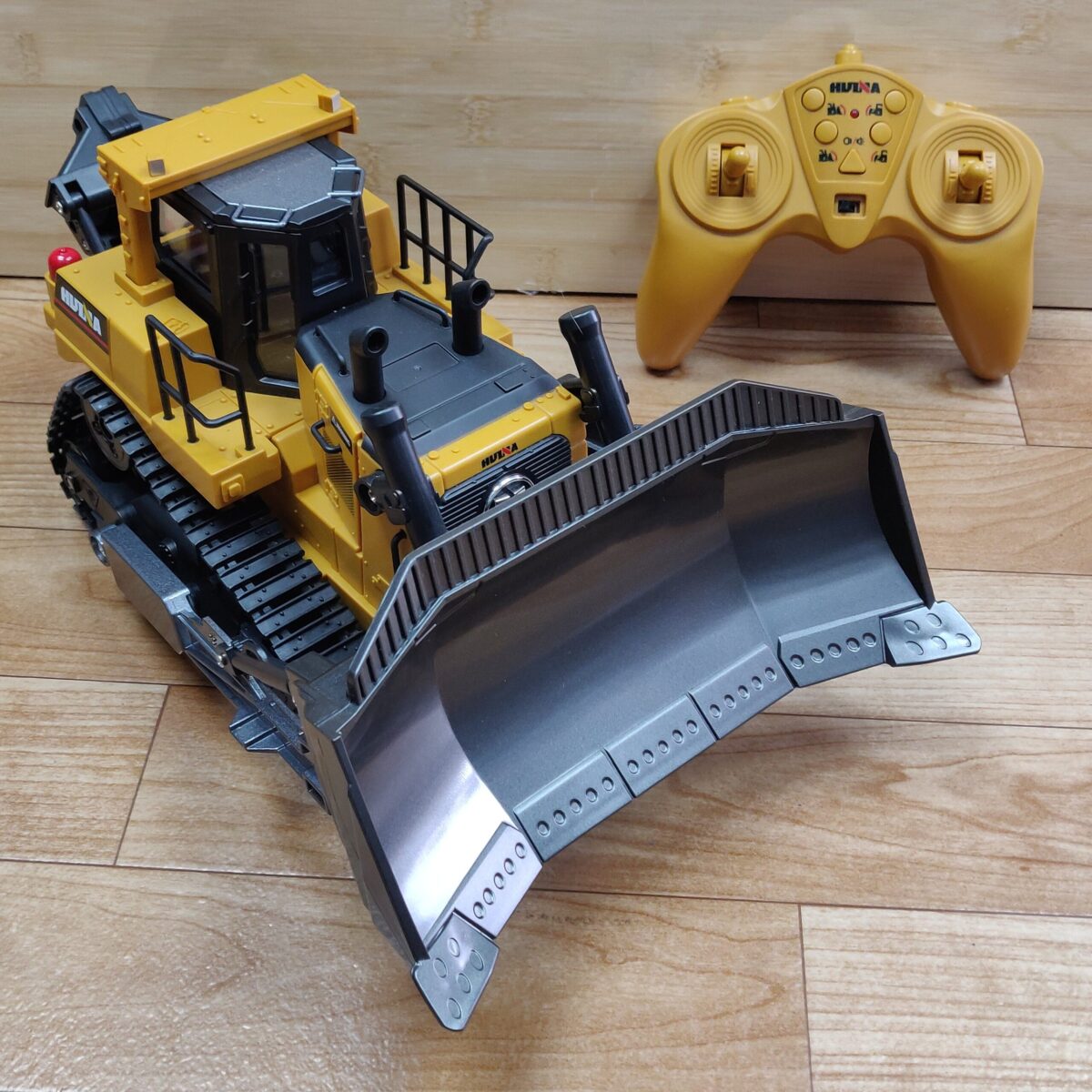 Remote control Bulldozer - Image 3
