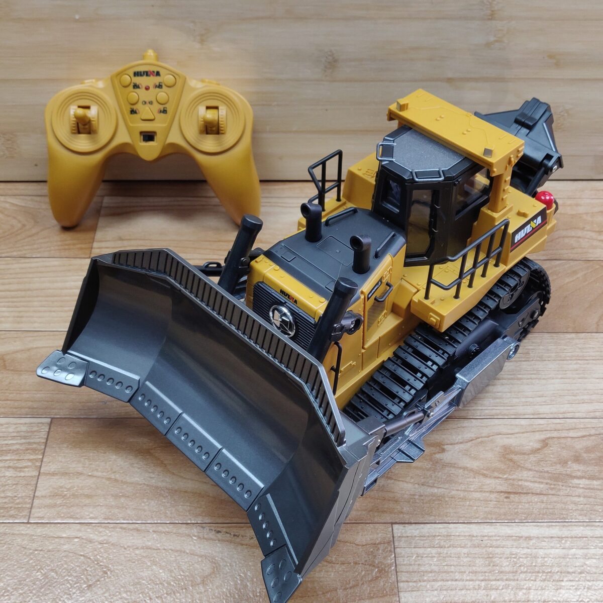Remote control Bulldozer - Image 6