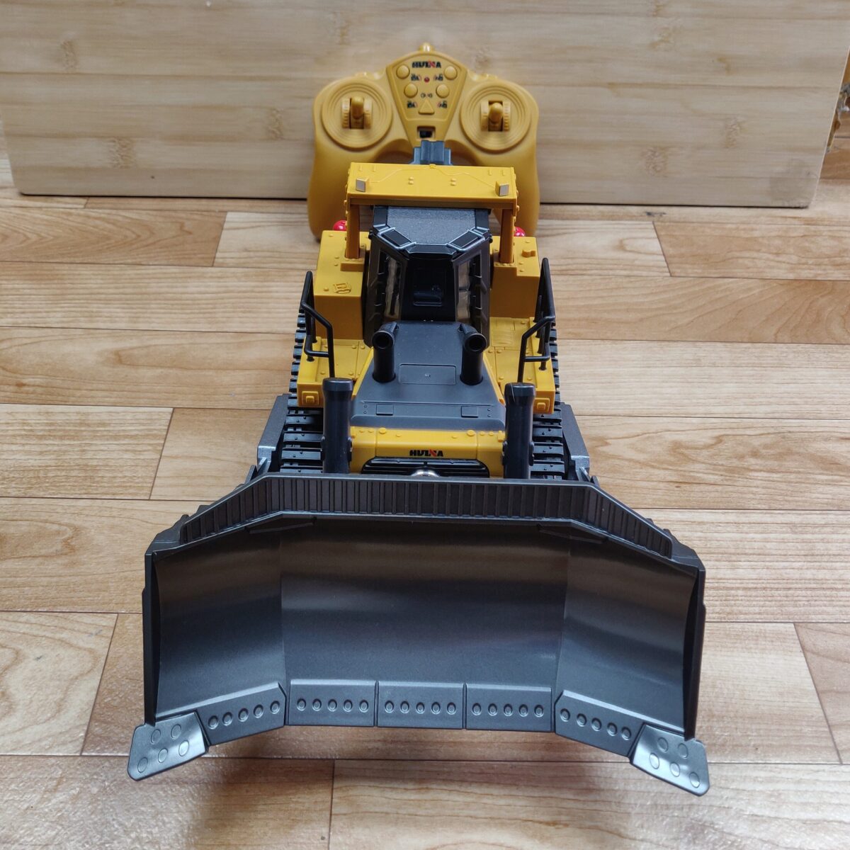 Remote control Bulldozer - Image 4