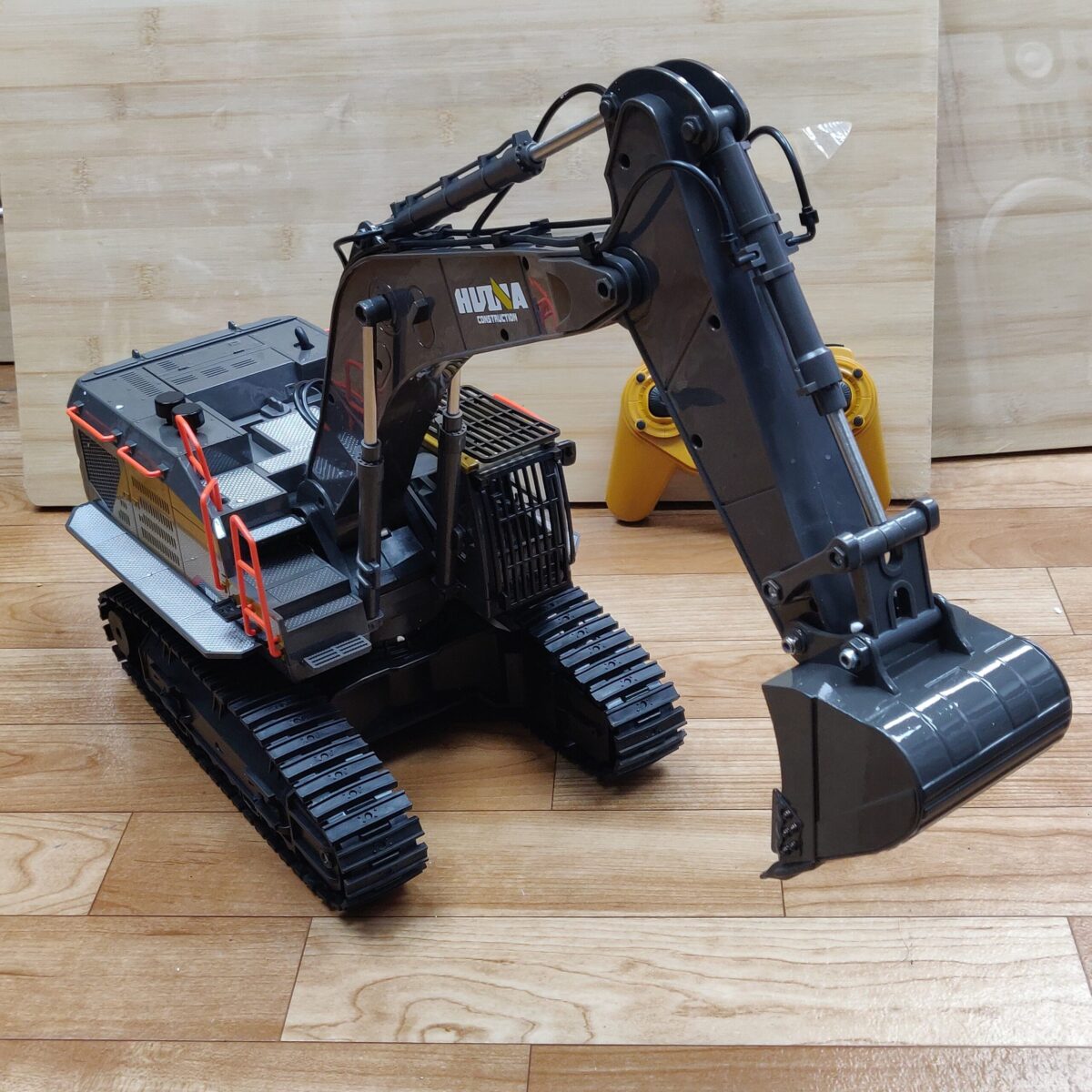 Large RC digger toy - Image 2
