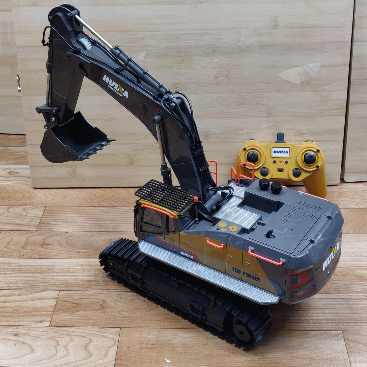 Large RC digger toy - Image 9